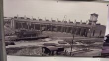 Um 1950 Nach 1945 wurde nur der nördliche Lokschuppen mit Drehscheibe wiederaufgebaut.
